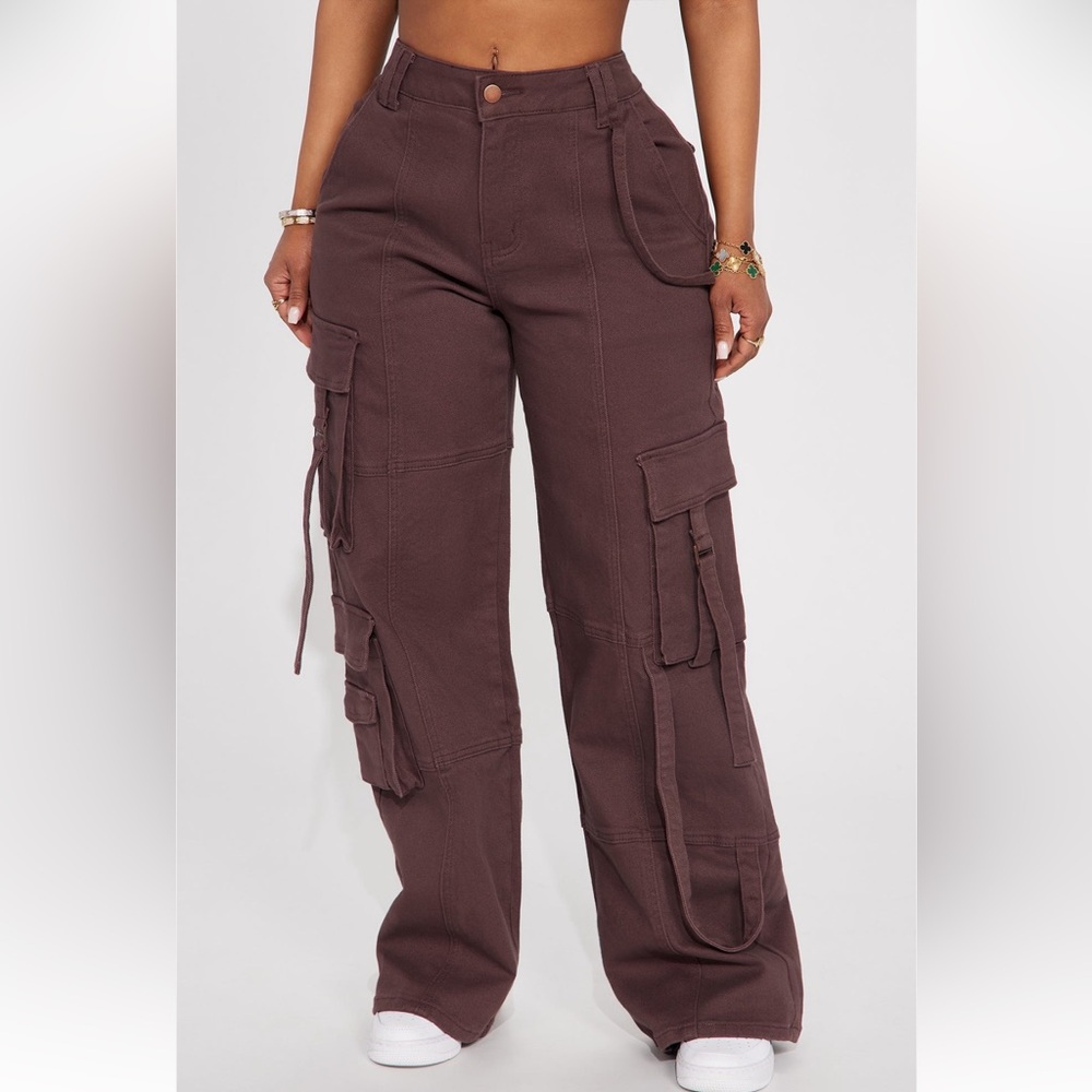 Fashion Nova Wide Leg Cargo Pants in Dark Brown